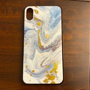 Im selling a blue galaxy with gold specs phone compatible with a IPhone XR.